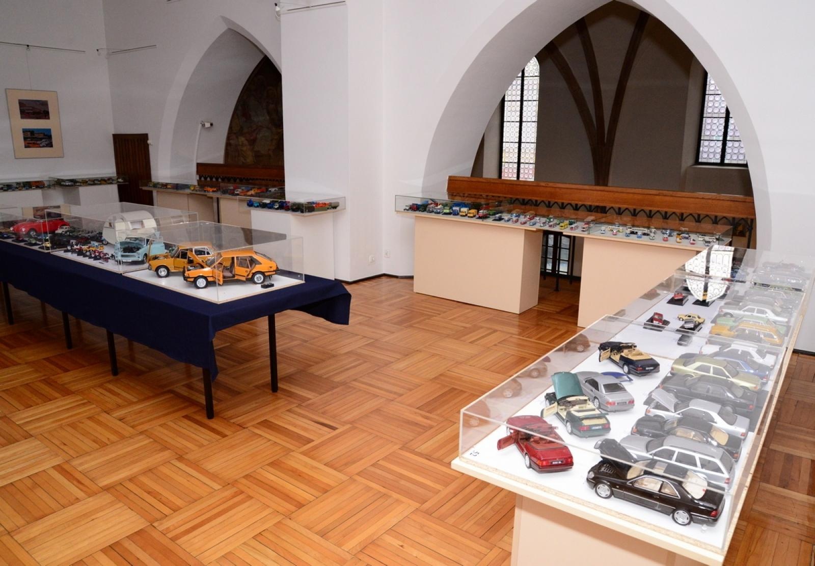 Zdjęcie w galerii na portalu naszraciborz.pl: Modele kultowych samochodów na wystawie w Muzeum [FOTO] wiadomości z regionu