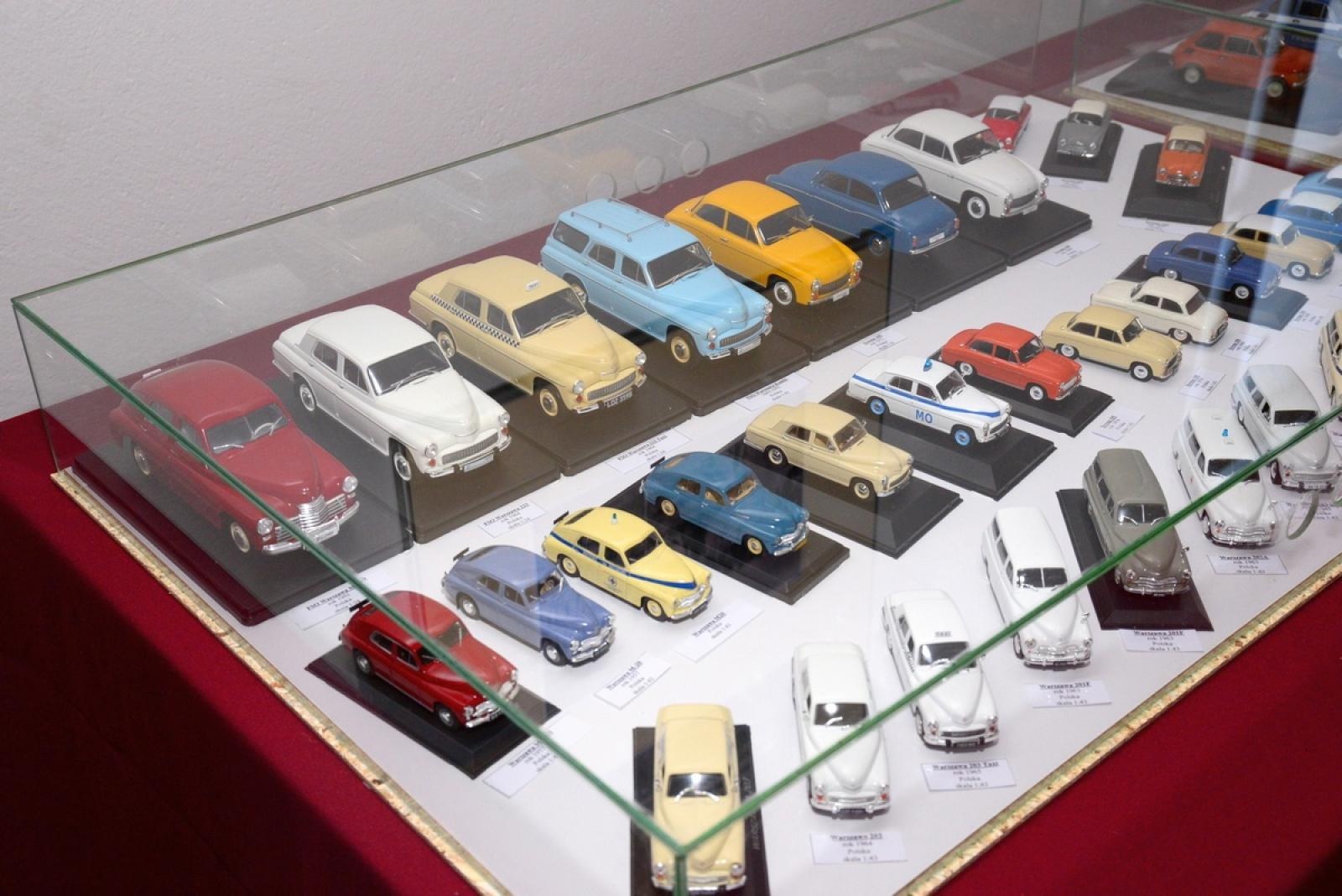 Zdjęcie w galerii na portalu naszraciborz.pl: Modele kultowych samochodów na wystawie w Muzeum [FOTO] wiadomości z regionu