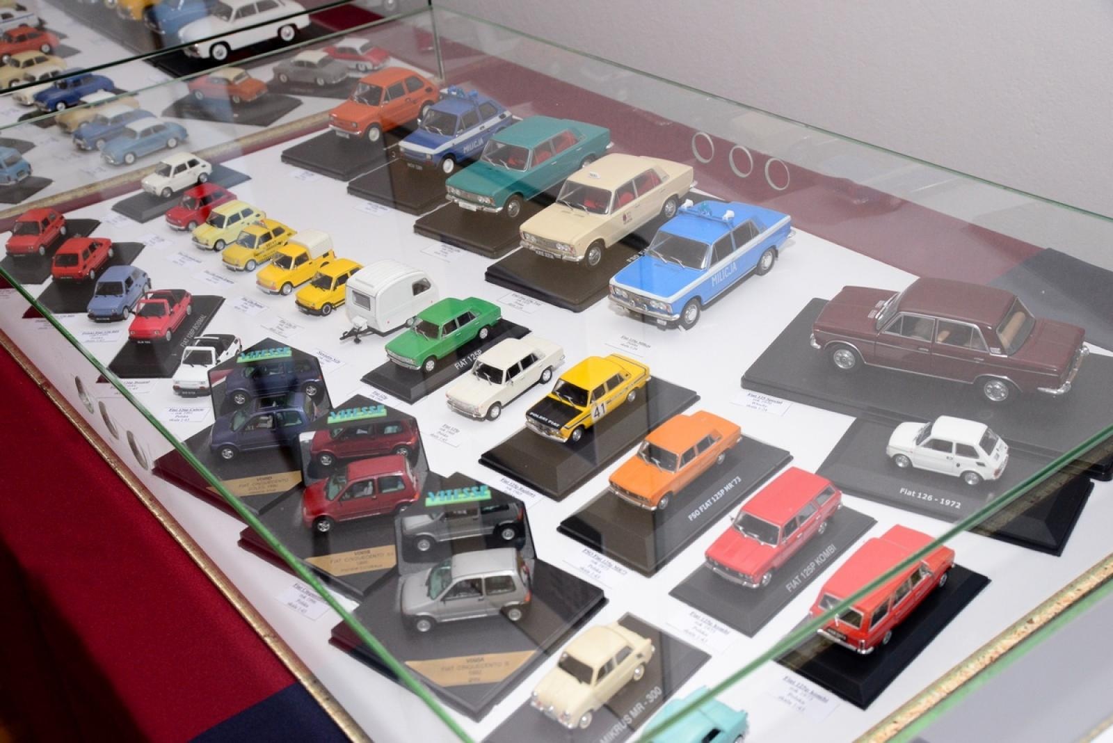 Zdjęcie w galerii na portalu naszraciborz.pl: Modele kultowych samochodów na wystawie w Muzeum [FOTO] wiadomości z regionu
