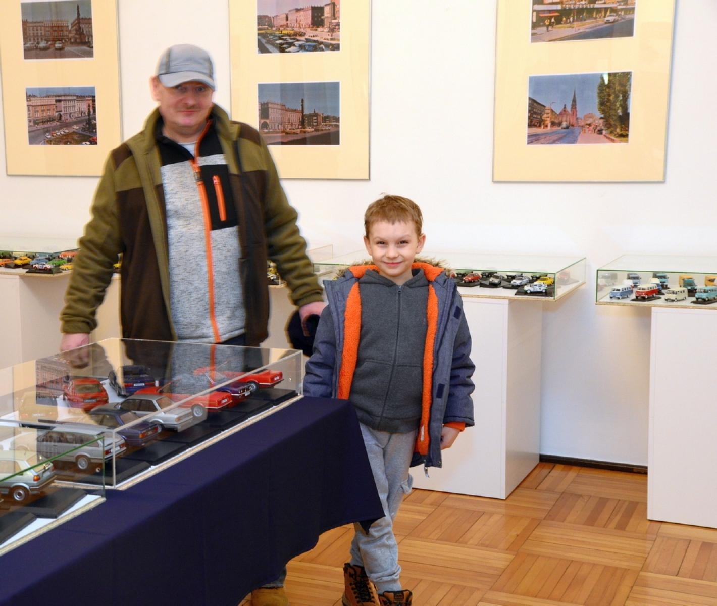 Zdjęcie w galerii na portalu naszraciborz.pl: Modele kultowych samochodów na wystawie w Muzeum [FOTO] wiadomości z regionu