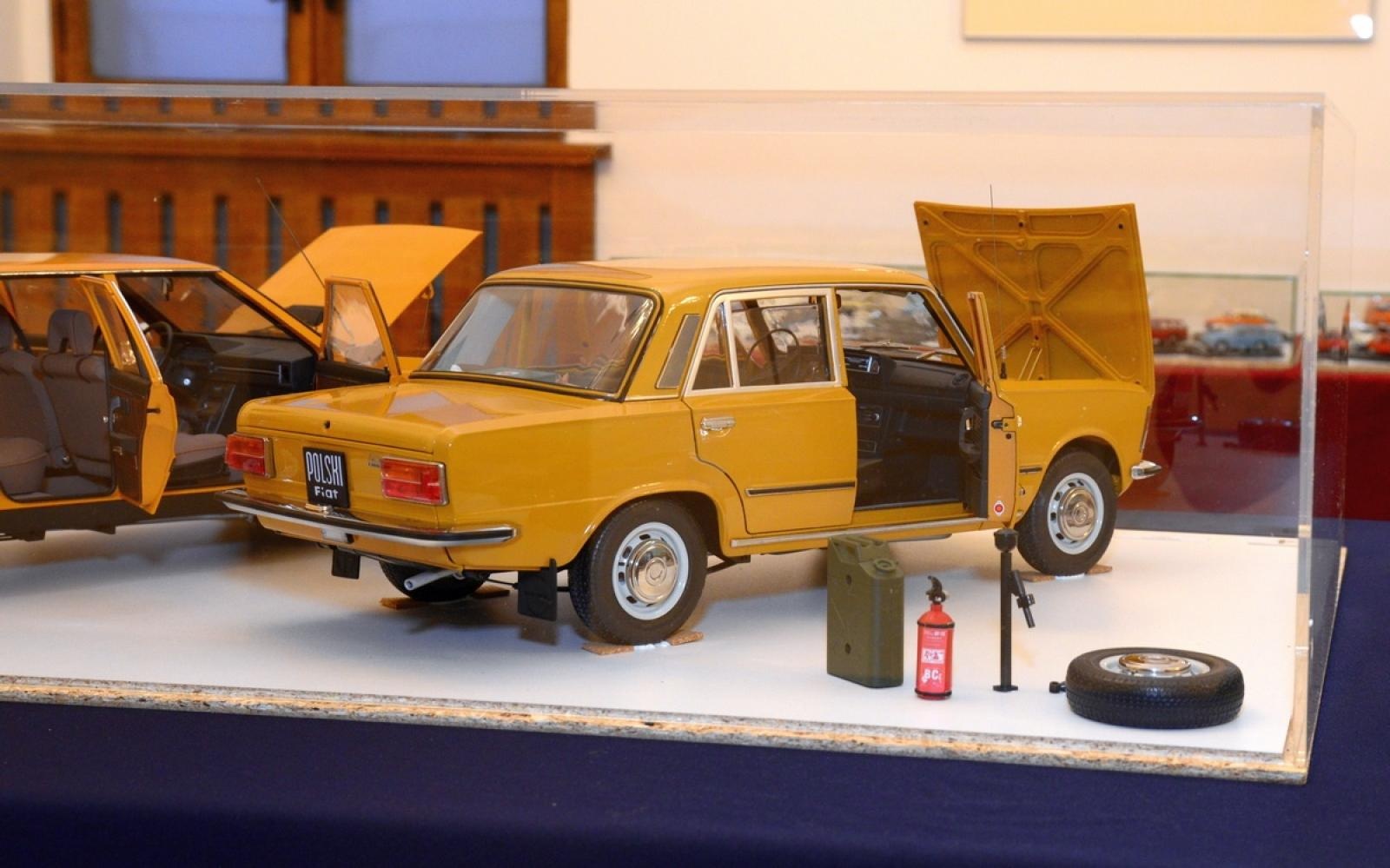 Zdjęcie w galerii na portalu naszraciborz.pl: Modele kultowych samochodów na wystawie w Muzeum [FOTO] wiadomości z regionu