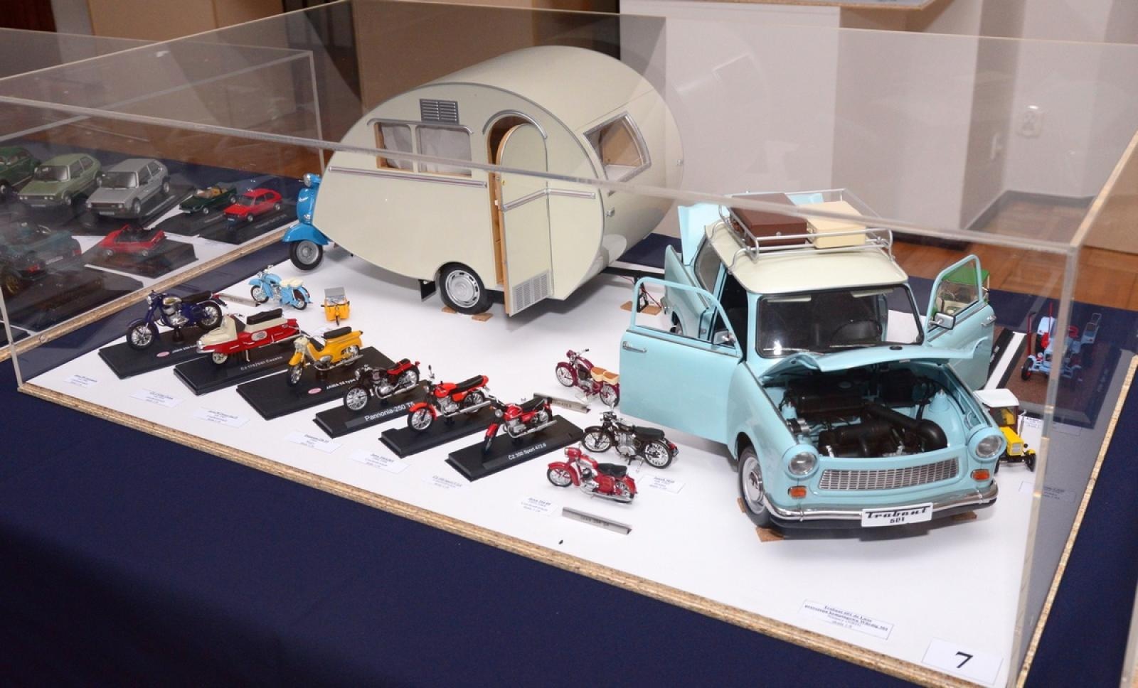 Zdjęcie w galerii na portalu naszraciborz.pl: Modele kultowych samochodów na wystawie w Muzeum [FOTO] wiadomości z regionu
