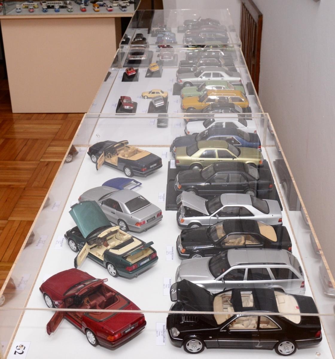 Zdjęcie w galerii na portalu naszraciborz.pl: Modele kultowych samochodów na wystawie w Muzeum [FOTO] wiadomości z regionu