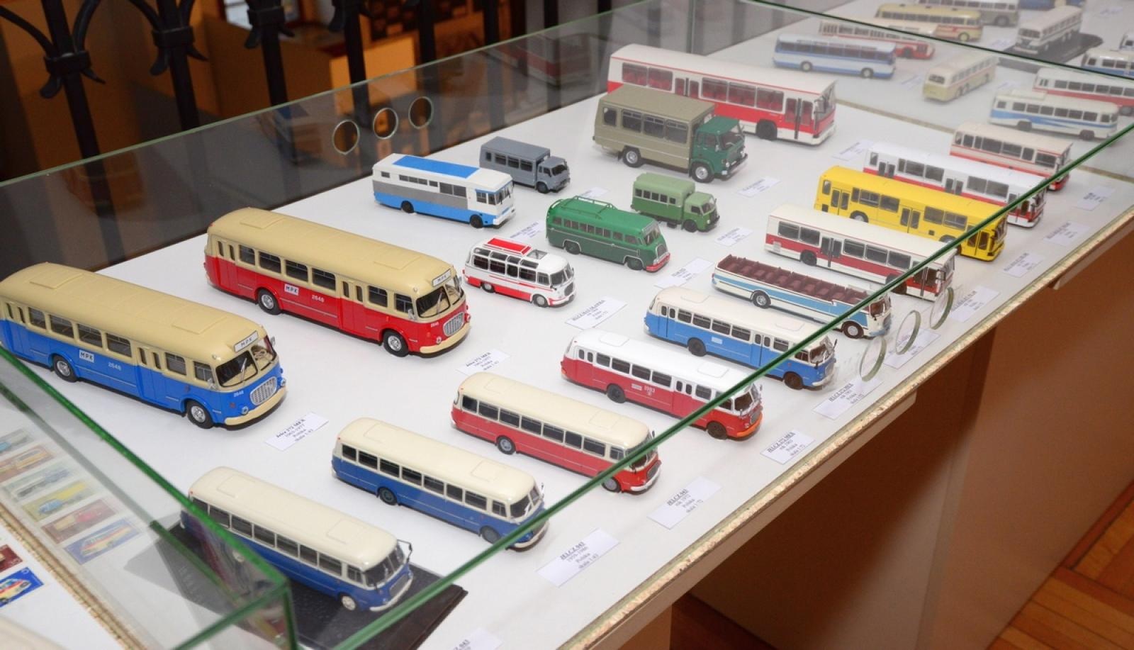 Zdjęcie w galerii na portalu naszraciborz.pl: Modele kultowych samochodów na wystawie w Muzeum [FOTO] wiadomości z regionu