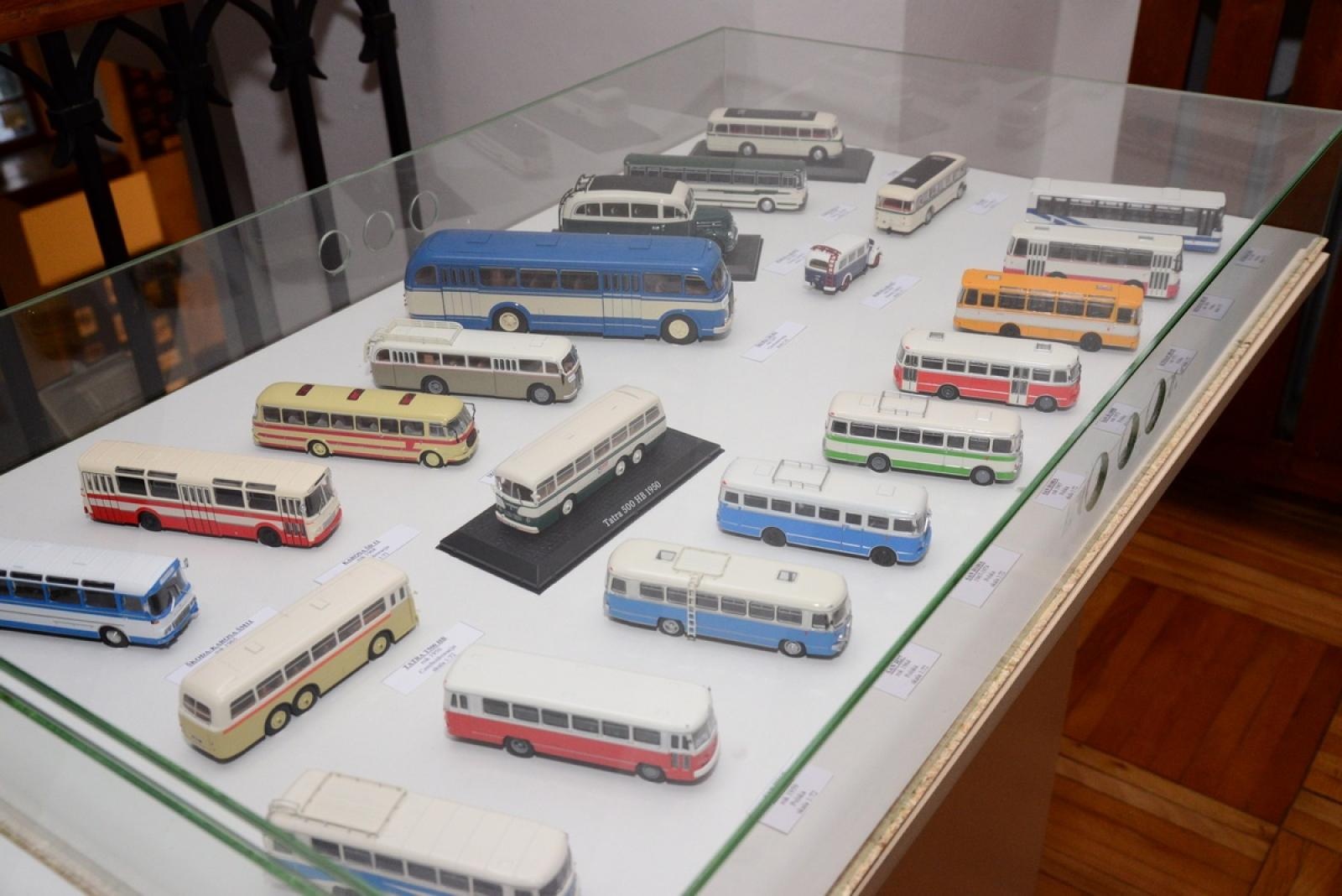 Zdjęcie w galerii na portalu naszraciborz.pl: Modele kultowych samochodów na wystawie w Muzeum [FOTO] wiadomości z regionu