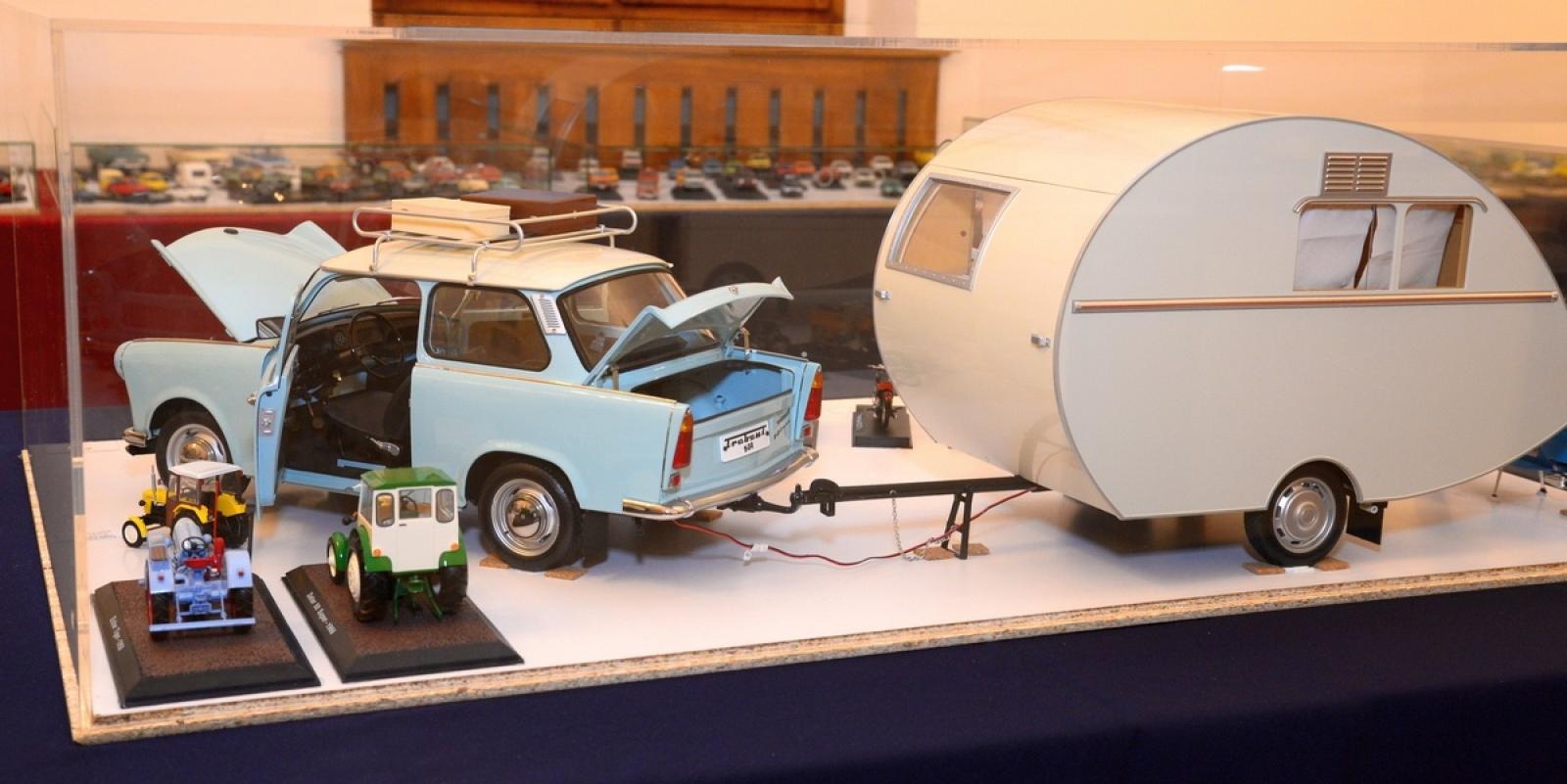 Zdjęcie w galerii na portalu naszraciborz.pl: Modele kultowych samochodów na wystawie w Muzeum [FOTO] wiadomości z regionu