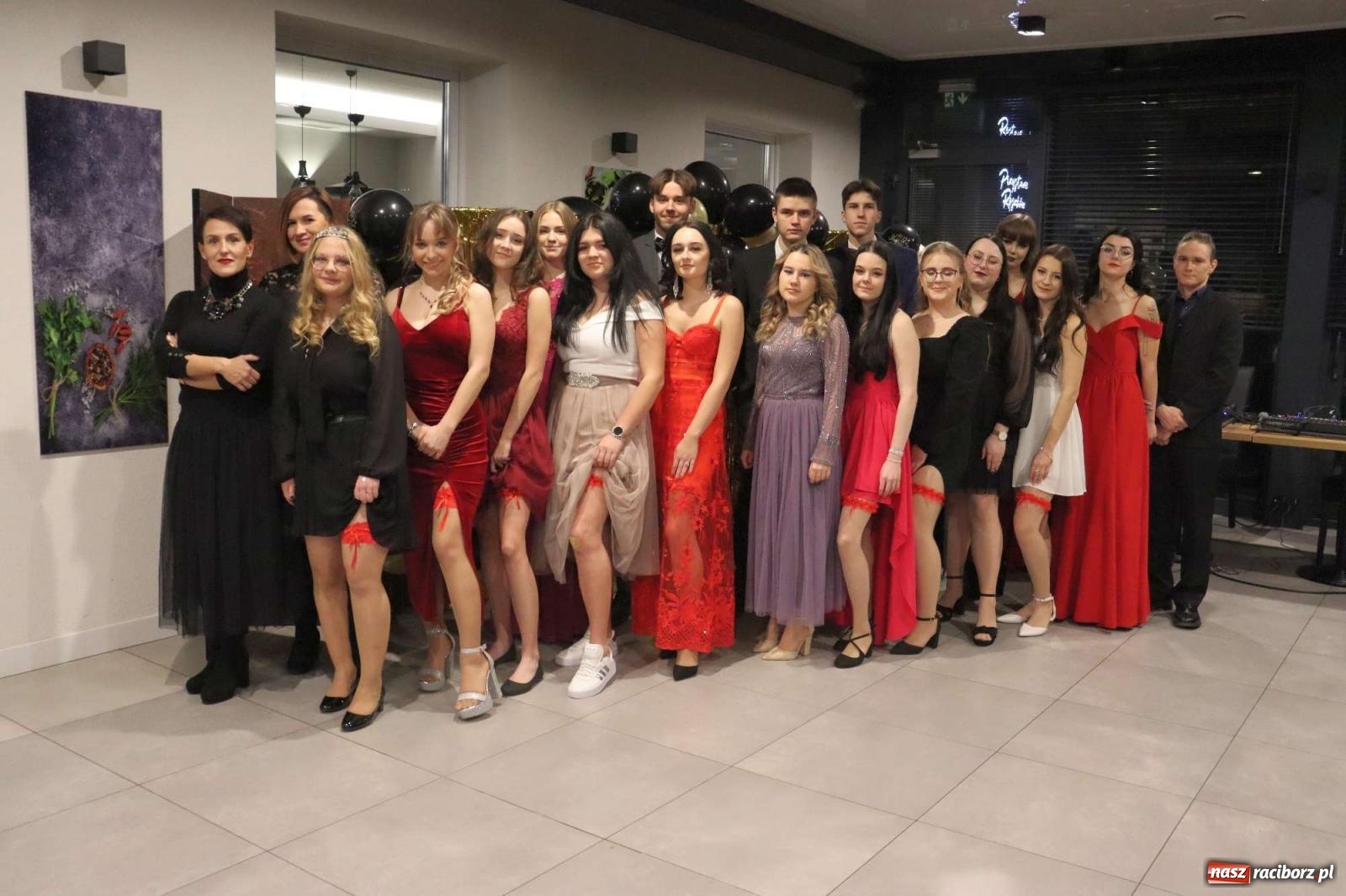 Zdjęcie w galerii na portalu naszraciborz.pl: Studniówka TEB Edukacja w Raciborzu [FOTO] wiadomości z regionu