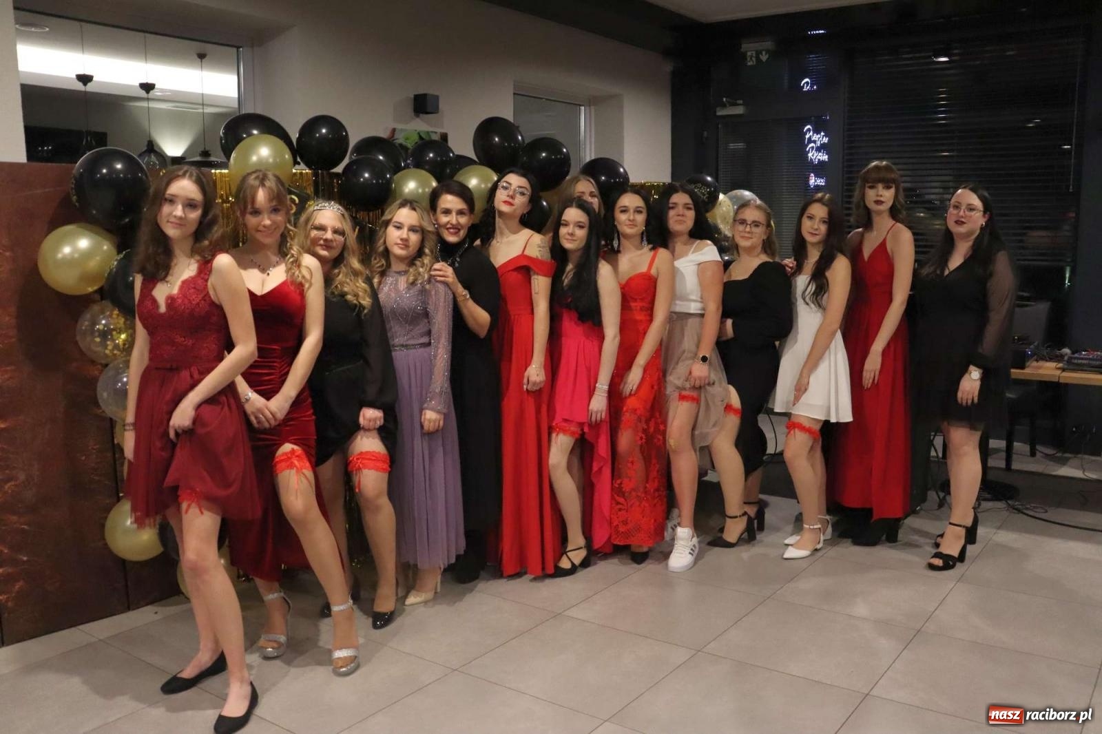 Zdjęcie w galerii na portalu naszraciborz.pl: Studniówka TEB Edukacja w Raciborzu [FOTO] wiadomości z regionu