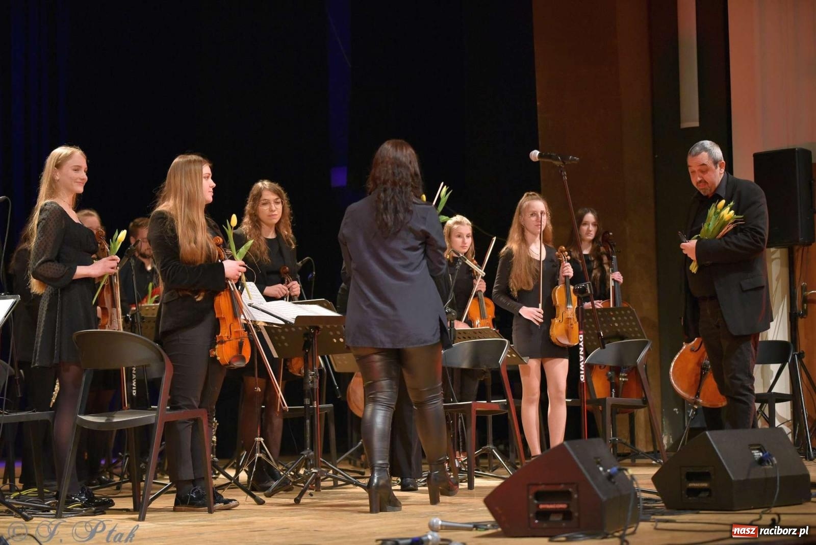 Zdjęcie w galerii na portalu naszraciborz.pl: Koncert zimowy w RCK. Wystąpiła Perspektywa i orkiestra H. Krótkiego wiadomości z regionu