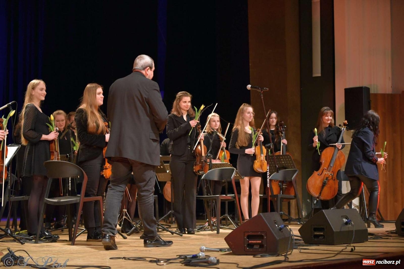 Zdjęcie w galerii na portalu naszraciborz.pl: Koncert zimowy w RCK. Wystąpiła Perspektywa i orkiestra H. Krótkiego wiadomości z regionu