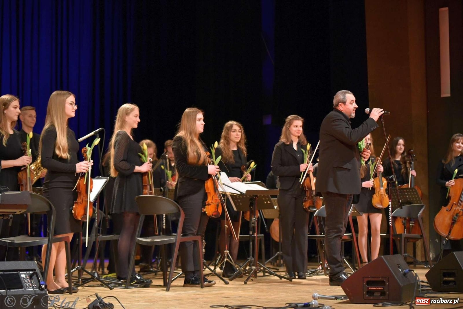 Zdjęcie w galerii na portalu naszraciborz.pl: Koncert zimowy w RCK. Wystąpiła Perspektywa i orkiestra H. Krótkiego wiadomości z regionu