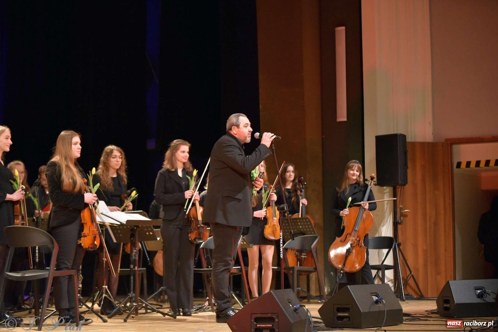 Zdjęcie w galerii na portalu naszraciborz.pl: Koncert zimowy w RCK. Wystąpiła Perspektywa i orkiestra H. Krótkiego wiadomości z regionu