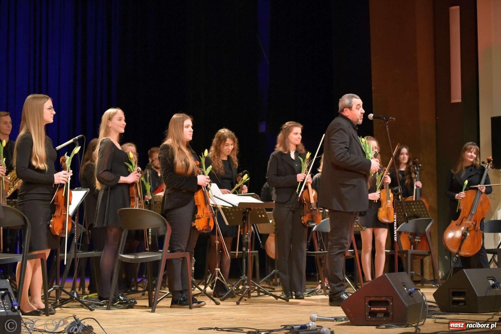 Zdjęcie w galerii na portalu naszraciborz.pl: Koncert zimowy w RCK. Wystąpiła Perspektywa i orkiestra H. Krótkiego wiadomości z regionu
