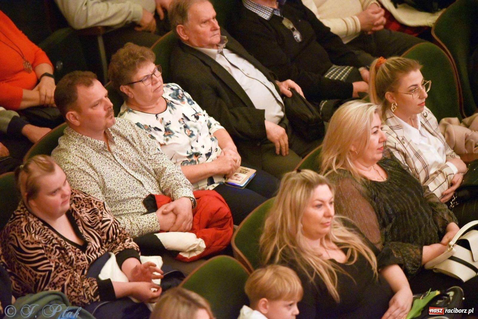 Zdjęcie w galerii na portalu naszraciborz.pl: Koncert zimowy w RCK. Wystąpiła Perspektywa i orkiestra H. Krótkiego wiadomości z regionu