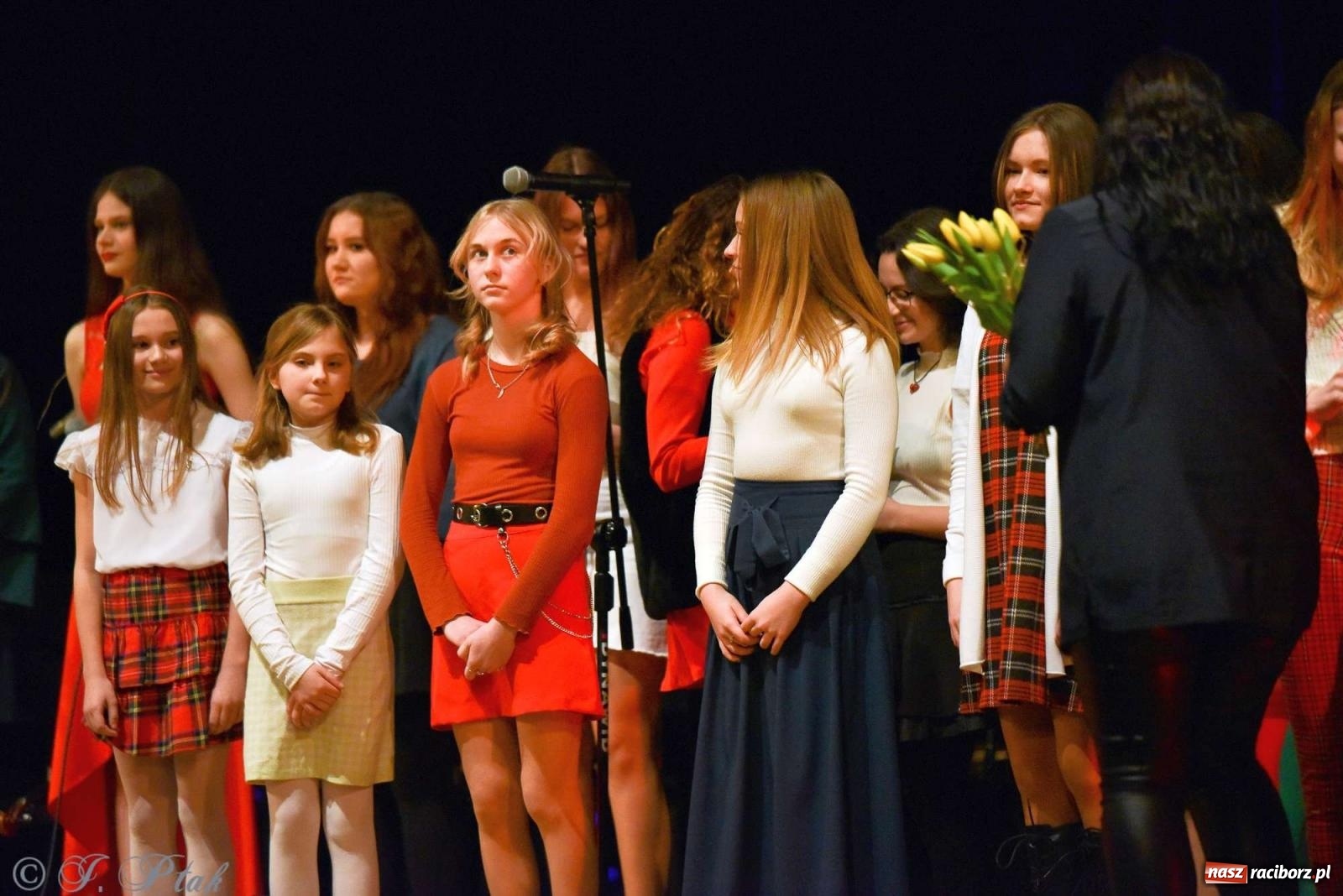 Zdjęcie w galerii na portalu naszraciborz.pl: Koncert zimowy w RCK. Wystąpiła Perspektywa i orkiestra H. Krótkiego wiadomości z regionu