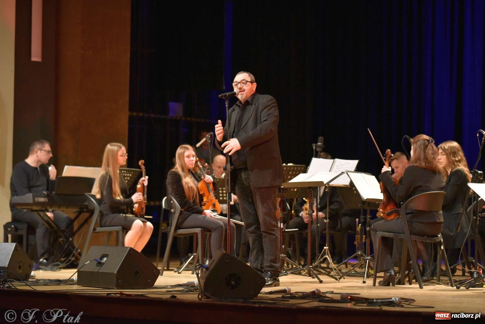 Zdjęcie w galerii na portalu naszraciborz.pl: Koncert zimowy w RCK. Wystąpiła Perspektywa i orkiestra H. Krótkiego wiadomości z regionu