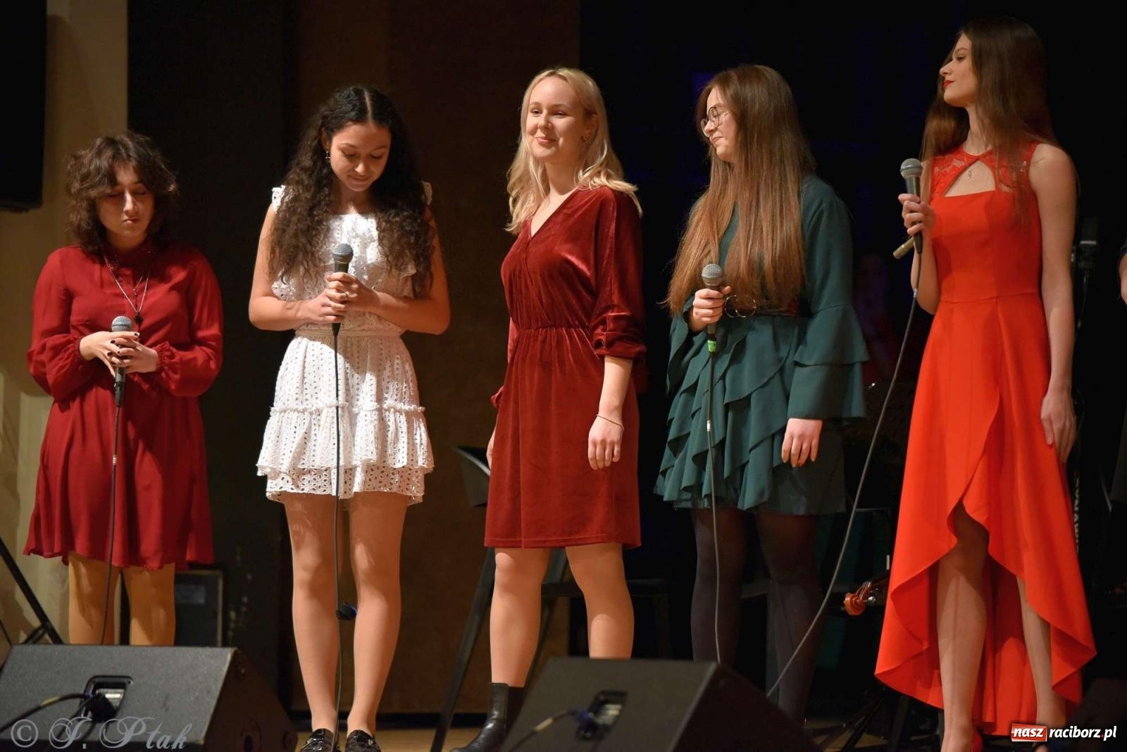 Zdjęcie w galerii na portalu naszraciborz.pl: Koncert zimowy w RCK. Wystąpiła Perspektywa i orkiestra H. Krótkiego wiadomości z regionu