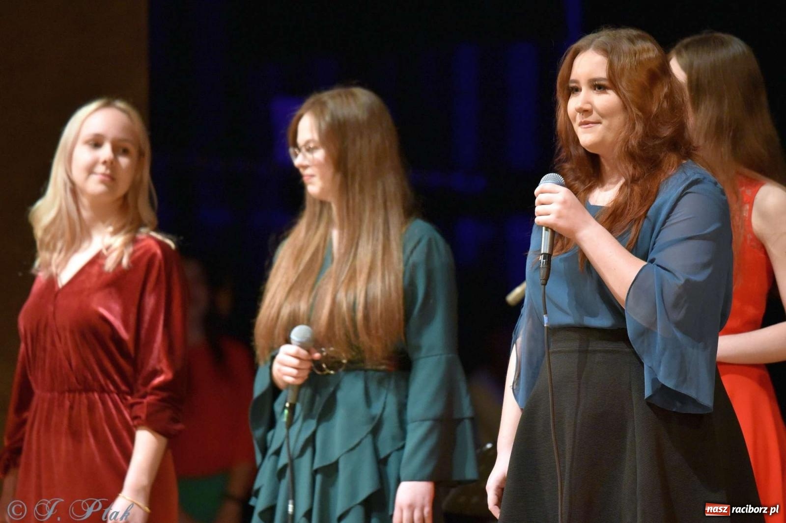 Zdjęcie w galerii na portalu naszraciborz.pl: Koncert zimowy w RCK. Wystąpiła Perspektywa i orkiestra H. Krótkiego wiadomości z regionu