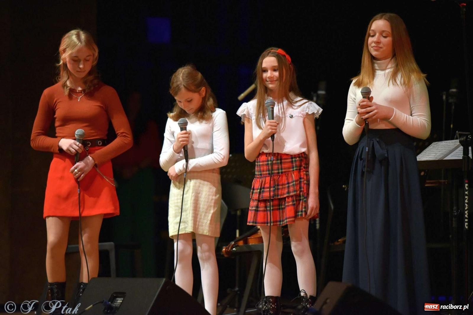 Zdjęcie w galerii na portalu naszraciborz.pl: Koncert zimowy w RCK. Wystąpiła Perspektywa i orkiestra H. Krótkiego wiadomości z regionu