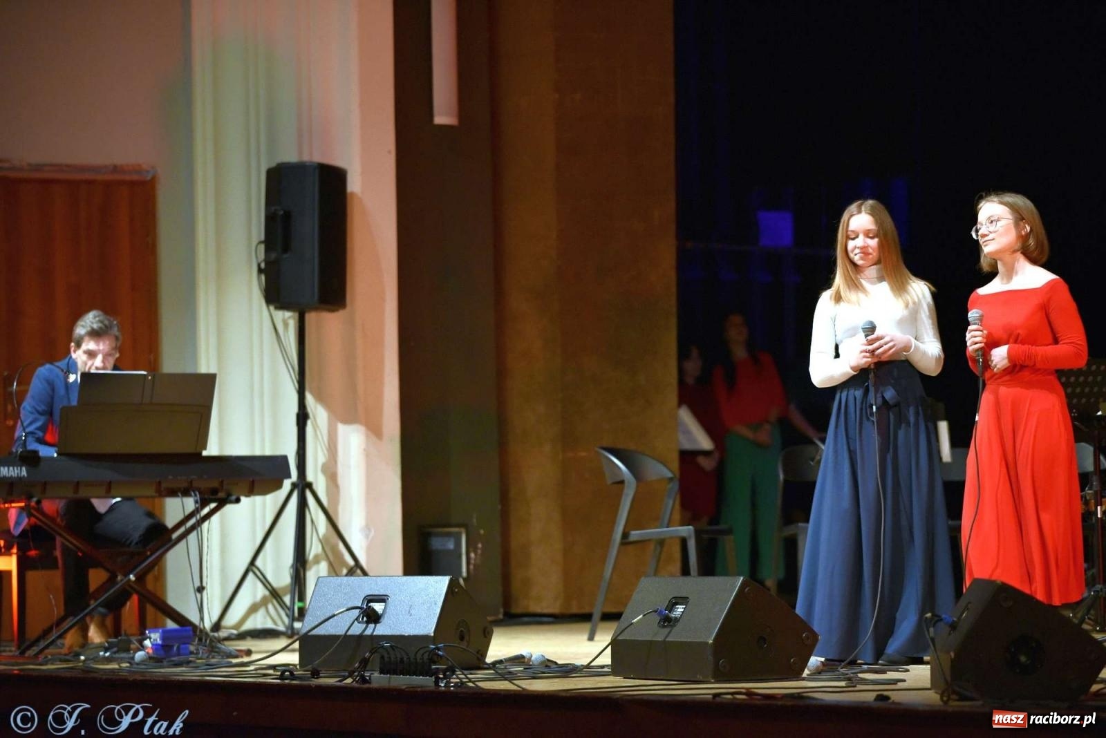 Zdjęcie w galerii na portalu naszraciborz.pl: Koncert zimowy w RCK. Wystąpiła Perspektywa i orkiestra H. Krótkiego wiadomości z regionu