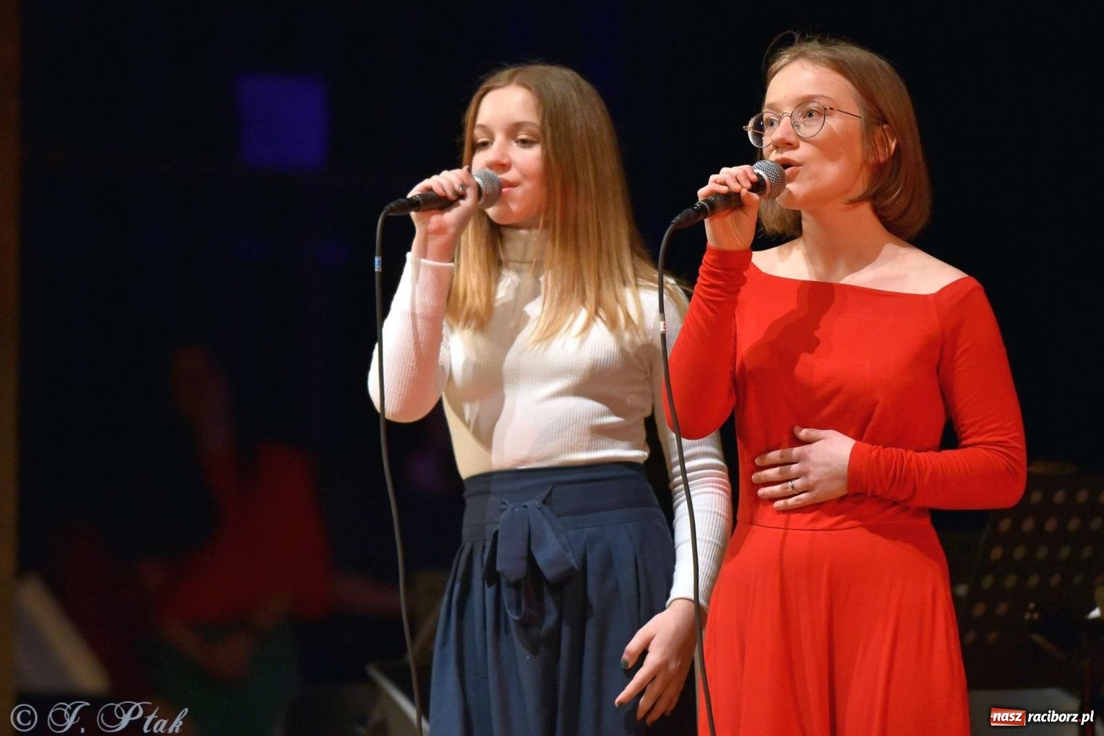 Zdjęcie w galerii na portalu naszraciborz.pl: Koncert zimowy w RCK. Wystąpiła Perspektywa i orkiestra H. Krótkiego wiadomości z regionu