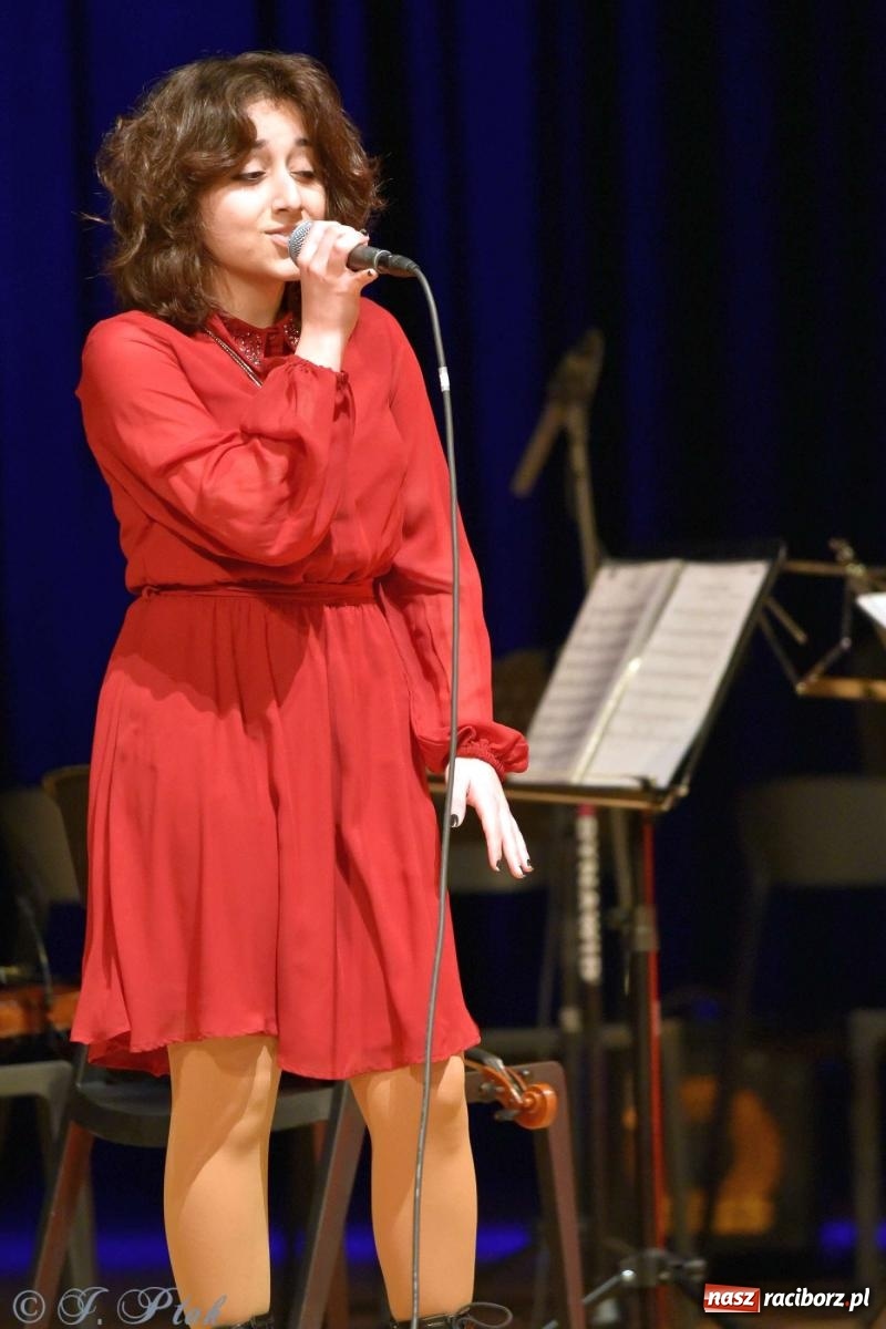 Zdjęcie w galerii na portalu naszraciborz.pl: Koncert zimowy w RCK. Wystąpiła Perspektywa i orkiestra H. Krótkiego wiadomości z regionu