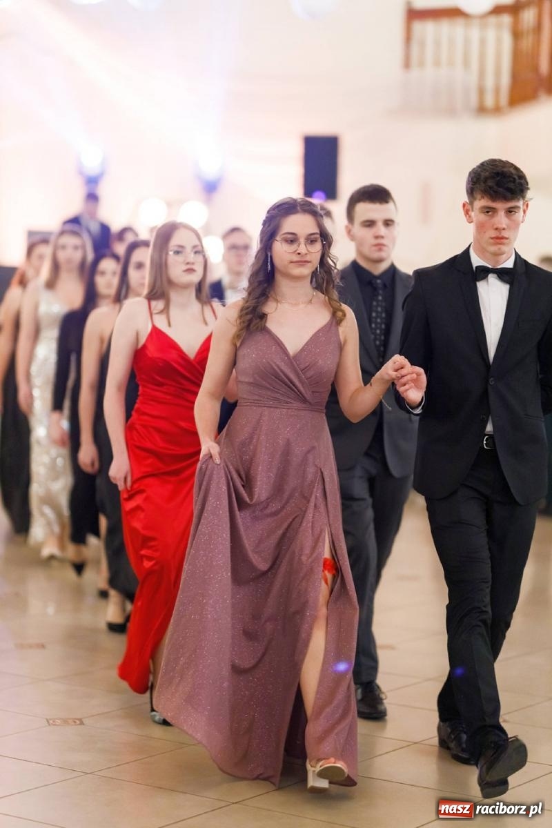 Zdjęcie w galerii na portalu naszraciborz.pl: Studniówka I LO im. Jana Kasprowicza [FOTO i WIDEO] wiadomości z regionu
