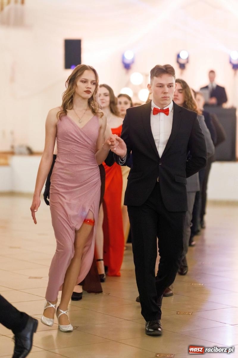 Zdjęcie w galerii na portalu naszraciborz.pl: Studniówka I LO im. Jana Kasprowicza [FOTO i WIDEO] wiadomości z regionu