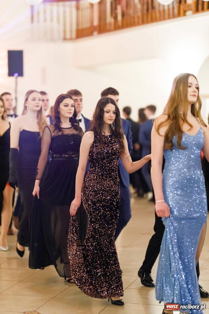 Zdjęcie w galerii na portalu naszraciborz.pl: Studniówka I LO im. Jana Kasprowicza [FOTO i WIDEO] wiadomości z regionu