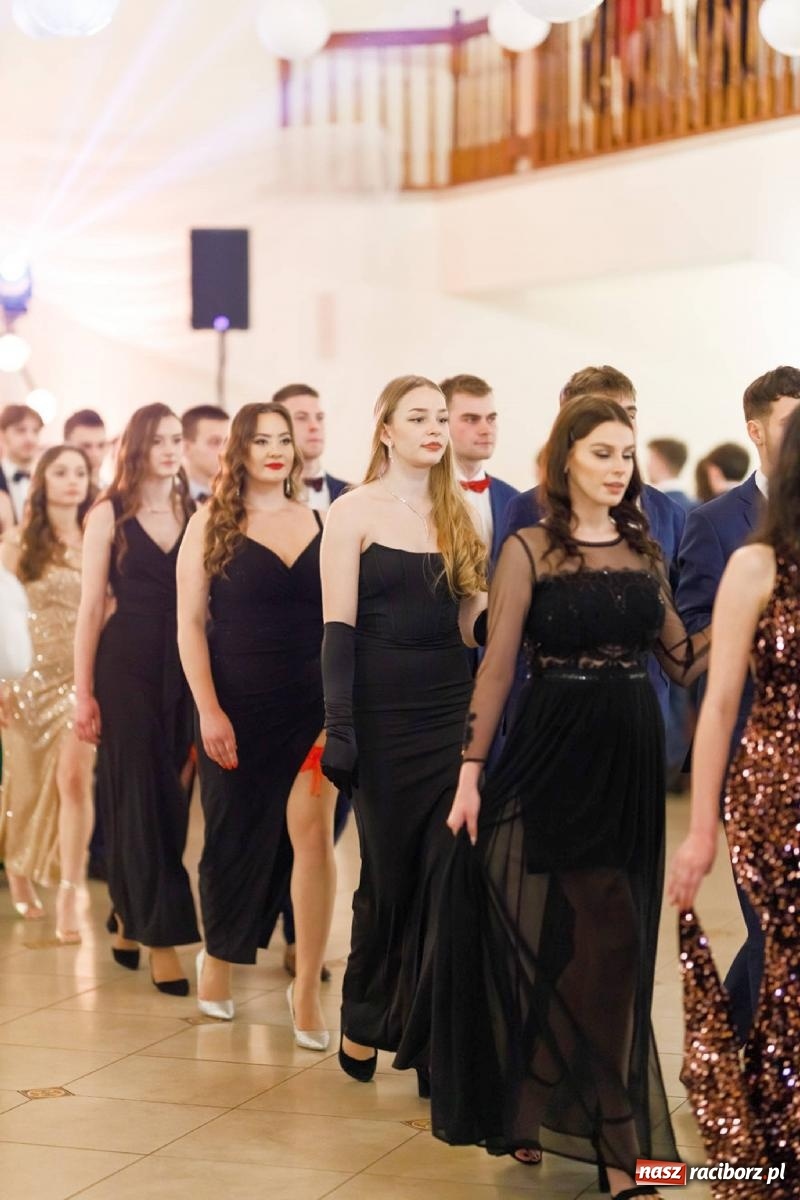 Zdjęcie w galerii na portalu naszraciborz.pl: Studniówka I LO im. Jana Kasprowicza [FOTO i WIDEO] wiadomości z regionu
