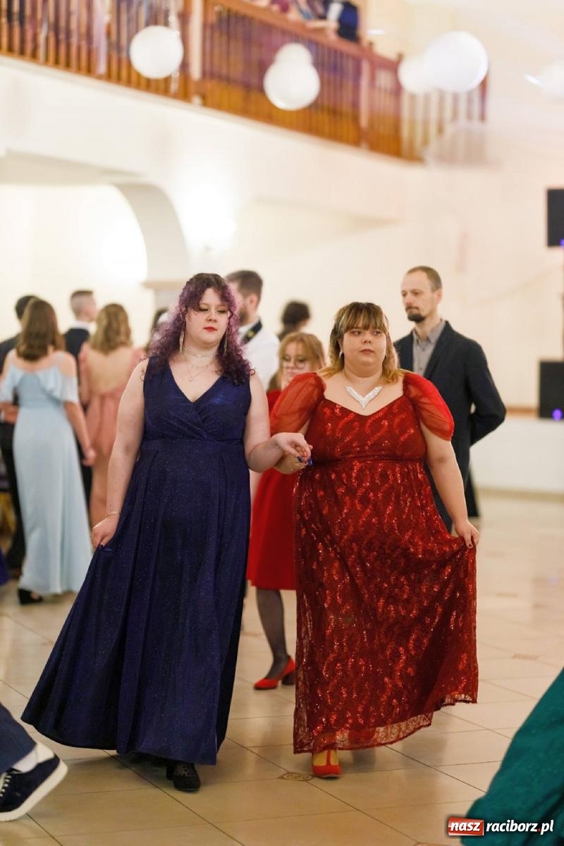 Zdjęcie w galerii na portalu naszraciborz.pl: Studniówka I LO im. Jana Kasprowicza [FOTO i WIDEO] wiadomości z regionu