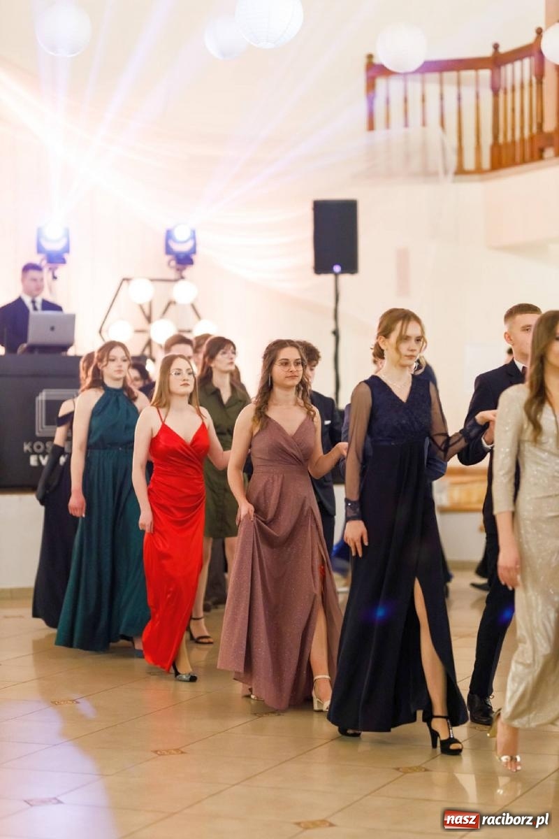 Zdjęcie w galerii na portalu naszraciborz.pl: Studniówka I LO im. Jana Kasprowicza [FOTO i WIDEO] wiadomości z regionu