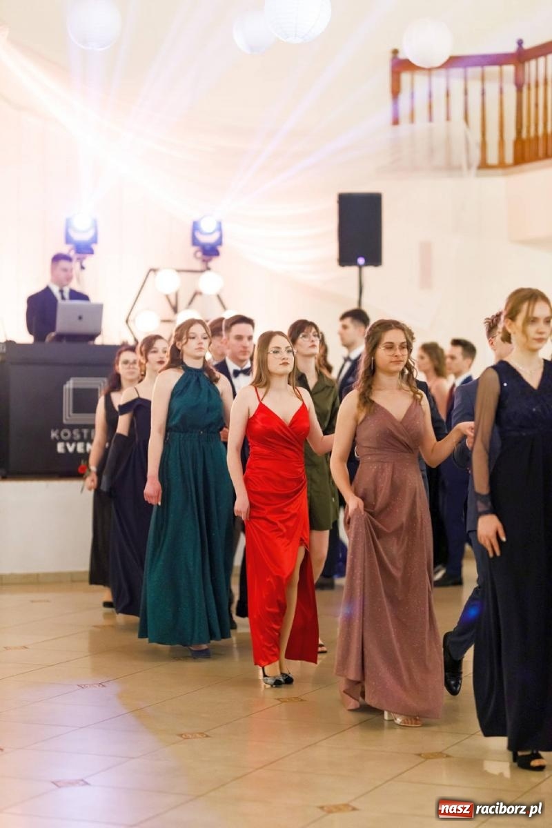Zdjęcie w galerii na portalu naszraciborz.pl: Studniówka I LO im. Jana Kasprowicza [FOTO i WIDEO] wiadomości z regionu
