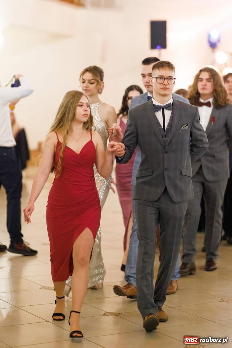 Zdjęcie w galerii na portalu naszraciborz.pl: Studniówka I LO im. Jana Kasprowicza [FOTO i WIDEO] wiadomości z regionu