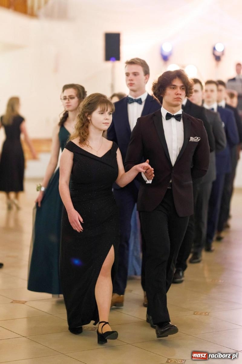 Zdjęcie w galerii na portalu naszraciborz.pl: Studniówka I LO im. Jana Kasprowicza [FOTO i WIDEO] wiadomości z regionu