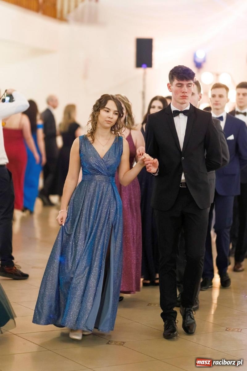 Zdjęcie w galerii na portalu naszraciborz.pl: Studniówka I LO im. Jana Kasprowicza [FOTO i WIDEO] wiadomości z regionu