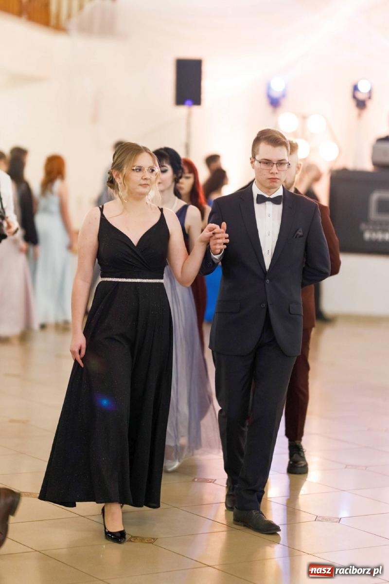 Zdjęcie w galerii na portalu naszraciborz.pl: Studniówka I LO im. Jana Kasprowicza [FOTO i WIDEO] wiadomości z regionu