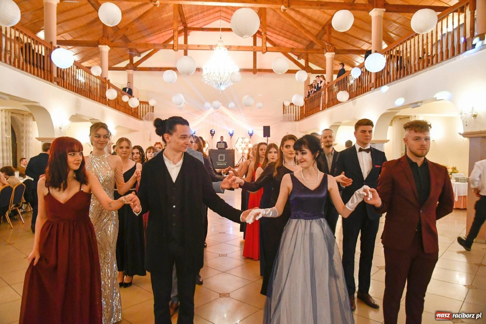Zdjęcie w galerii na portalu naszraciborz.pl: Studniówka I LO im. Jana Kasprowicza [FOTO i WIDEO] wiadomości z regionu