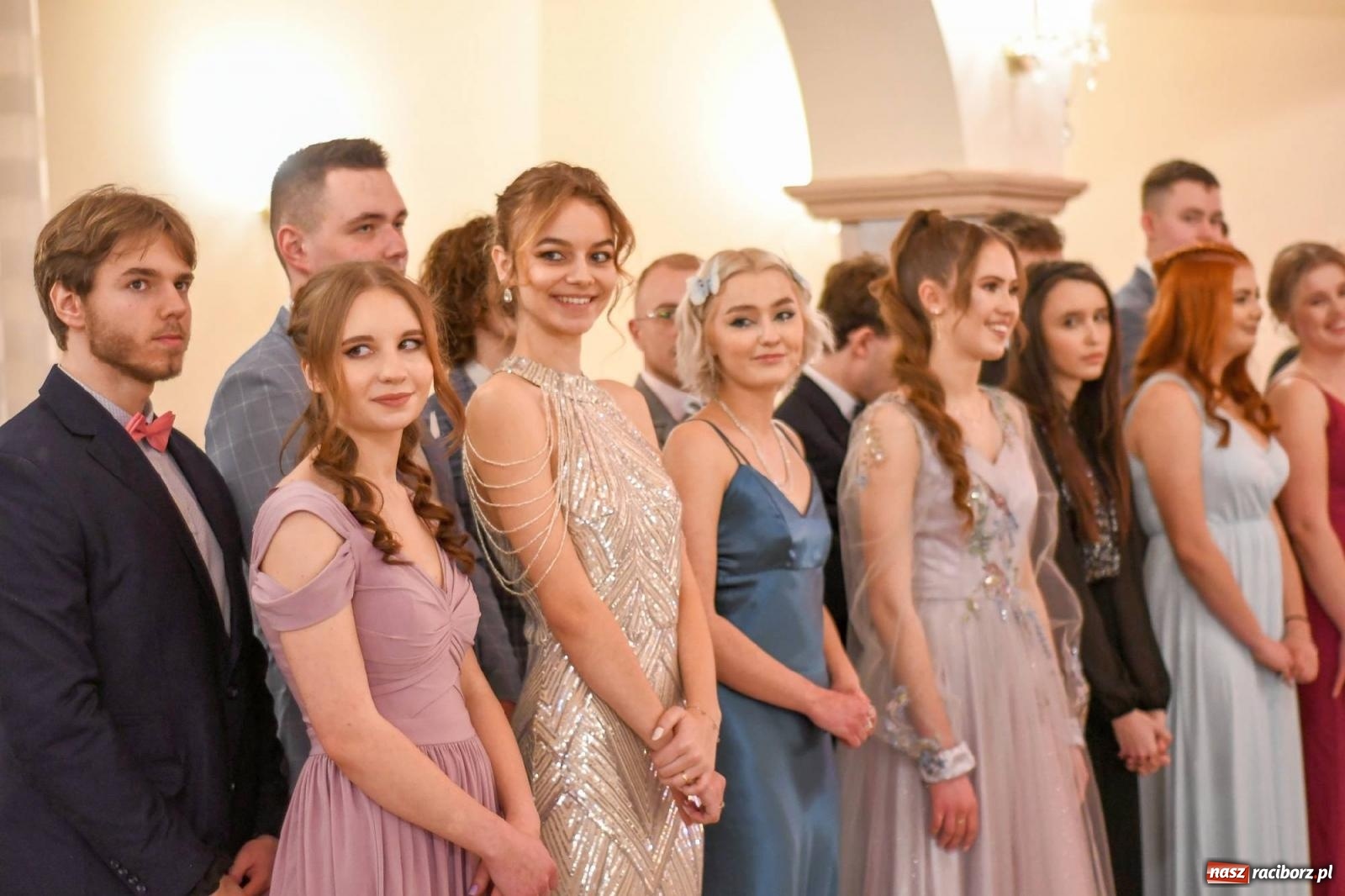 Zdjęcie w galerii na portalu naszraciborz.pl: Studniówka I LO im. Jana Kasprowicza [FOTO i WIDEO] wiadomości z regionu