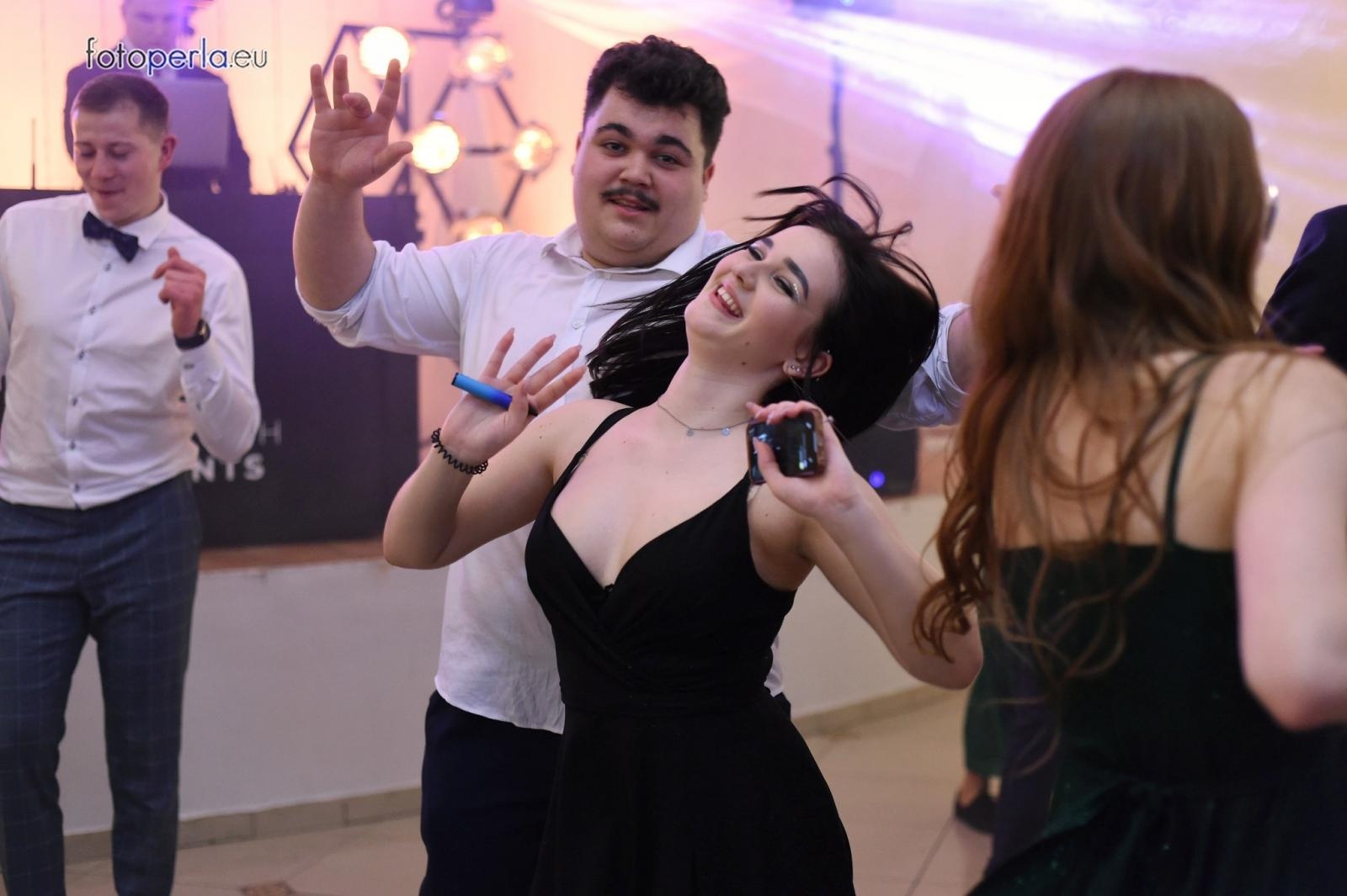 Zdjęcie w galerii na portalu naszraciborz.pl: Bal maturalny raciborskiego Kasprowicza na bis wiadomości z regionu