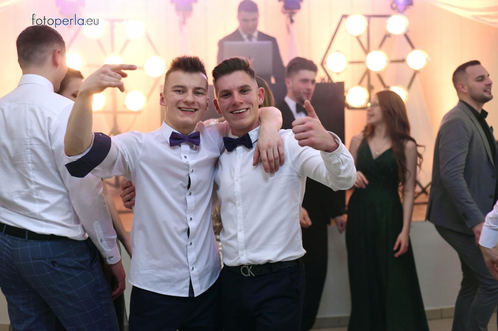 Zdjęcie w galerii na portalu naszraciborz.pl: Bal maturalny raciborskiego Kasprowicza na bis wiadomości z regionu