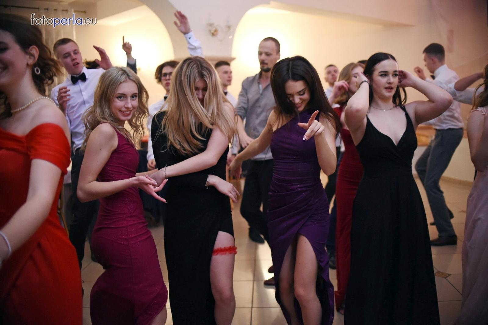 Zdjęcie w galerii na portalu naszraciborz.pl: Bal maturalny raciborskiego Kasprowicza na bis wiadomości z regionu