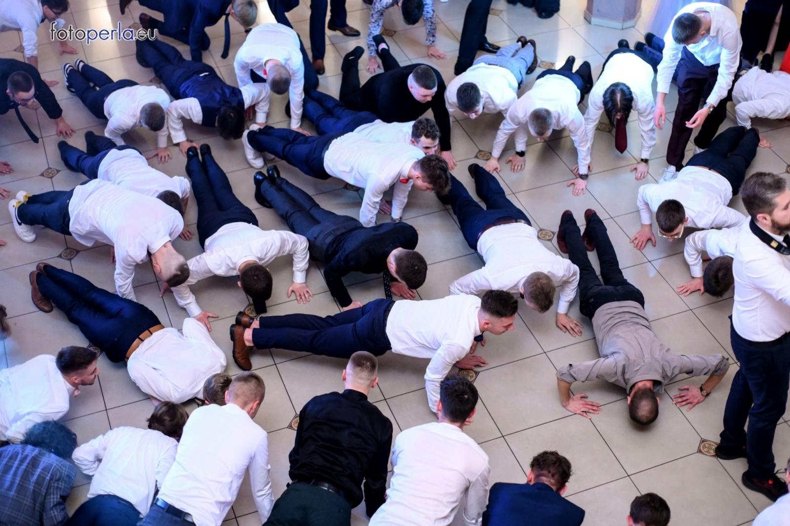 Zdjęcie w galerii na portalu naszraciborz.pl: Bal maturalny raciborskiego Kasprowicza na bis wiadomości z regionu