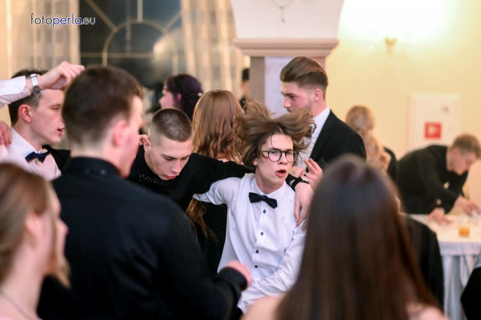 Zdjęcie w galerii na portalu naszraciborz.pl: Bal maturalny raciborskiego Kasprowicza na bis wiadomości z regionu