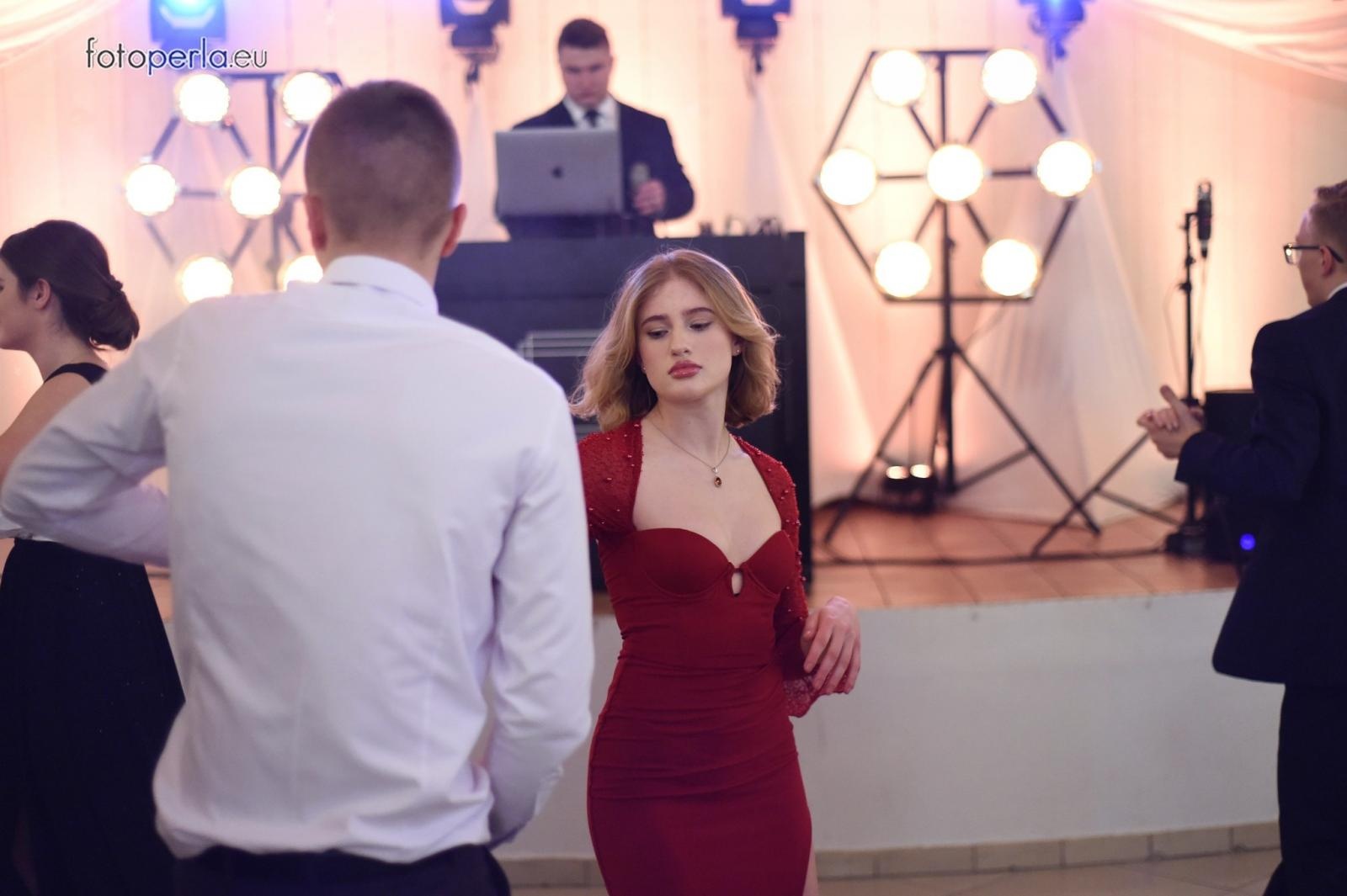 Zdjęcie w galerii na portalu naszraciborz.pl: Bal maturalny raciborskiego Kasprowicza na bis wiadomości z regionu