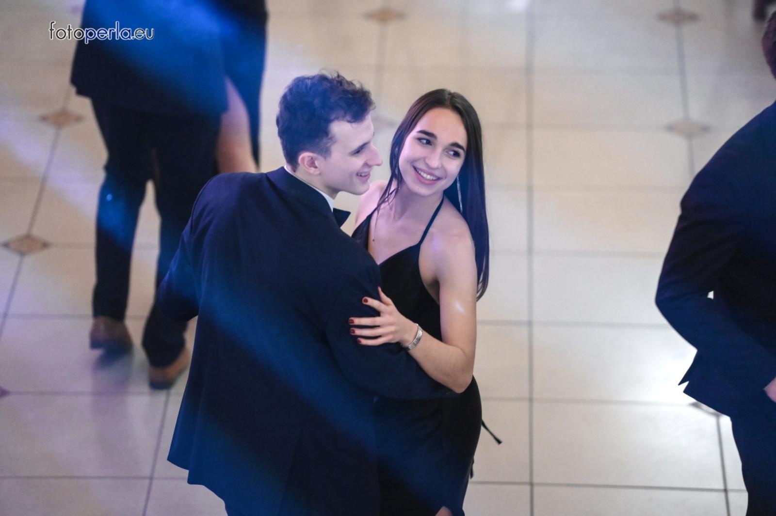 Zdjęcie w galerii na portalu naszraciborz.pl: Bal maturalny raciborskiego Kasprowicza na bis wiadomości z regionu