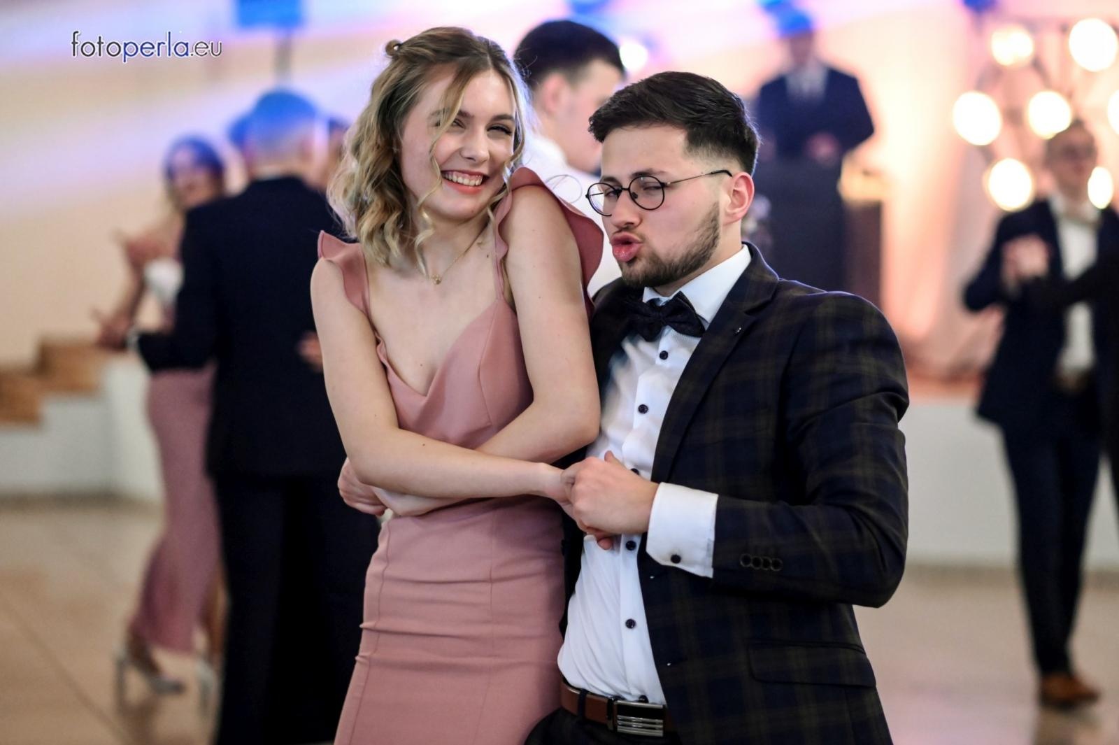 Zdjęcie w galerii na portalu naszraciborz.pl: Bal maturalny raciborskiego Kasprowicza na bis wiadomości z regionu