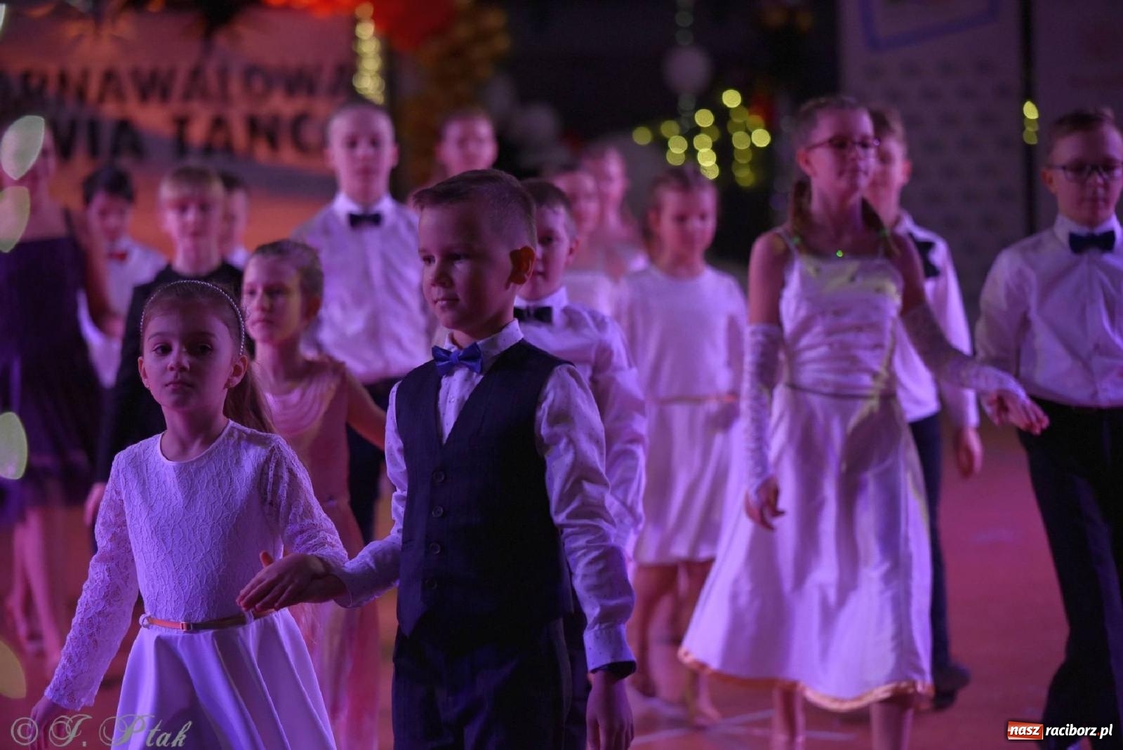 Zdjęcie w galerii na portalu naszraciborz.pl: Cudowni mali tancerze. Dziecięca rewia w arenie przy Łąkowej [FOTO i WIDEO] wiadomości z regionu