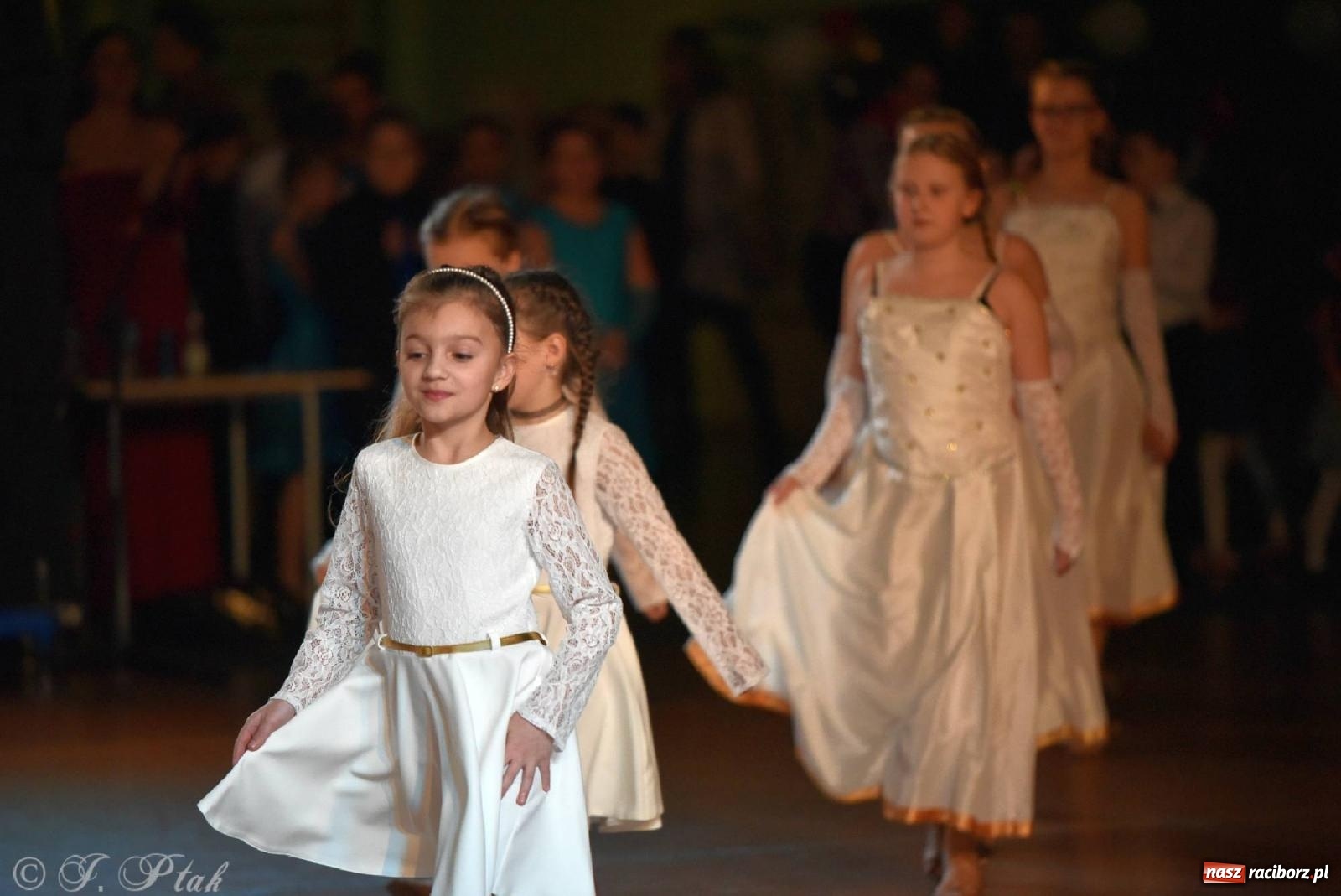 Zdjęcie w galerii na portalu naszraciborz.pl: Cudowni mali tancerze. Dziecięca rewia w arenie przy Łąkowej [FOTO i WIDEO] wiadomości z regionu