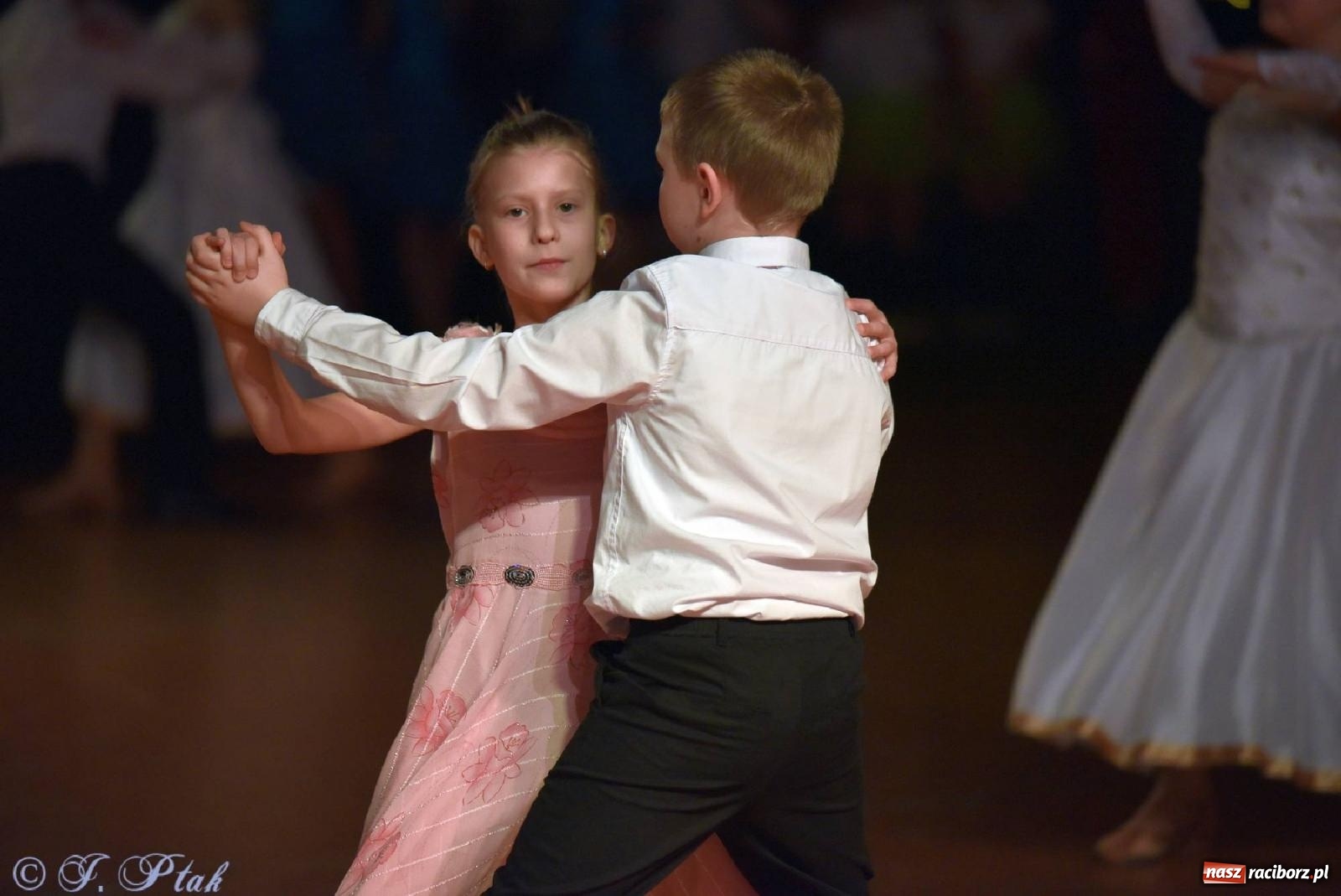 Zdjęcie w galerii na portalu naszraciborz.pl: Cudowni mali tancerze. Dziecięca rewia w arenie przy Łąkowej [FOTO i WIDEO] wiadomości z regionu